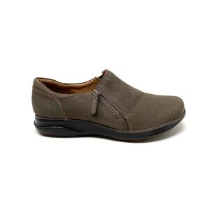 CLARKS Appley Zip Casual Loafer-Taupe Nubuck WIDE